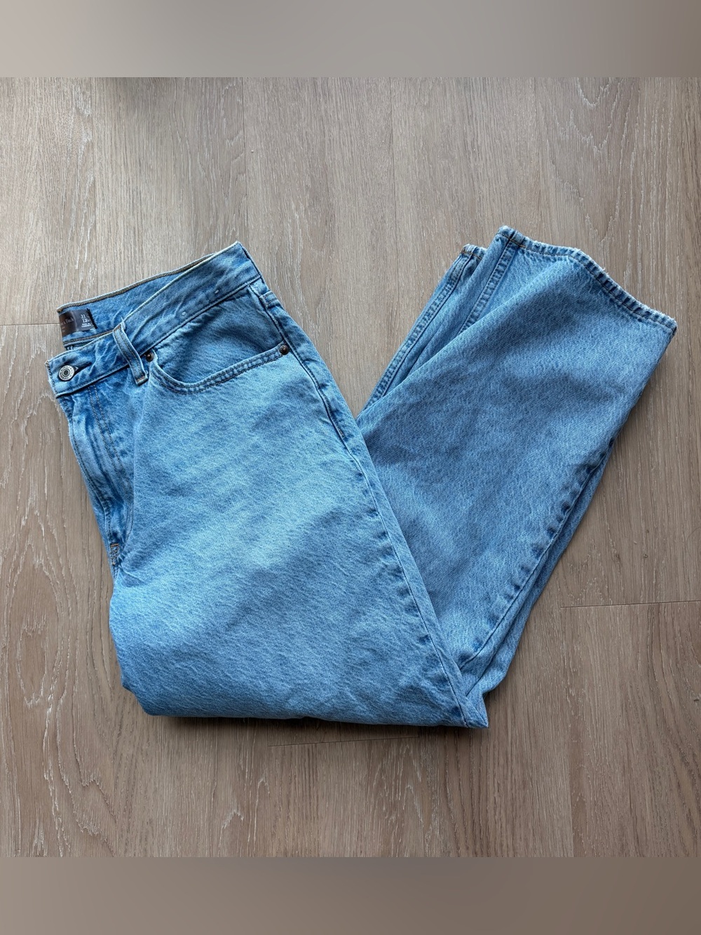 Abercrombie The Loose light wash jeans